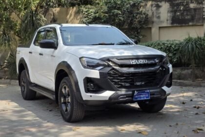 2025 Isuzu D-Max interior cabin